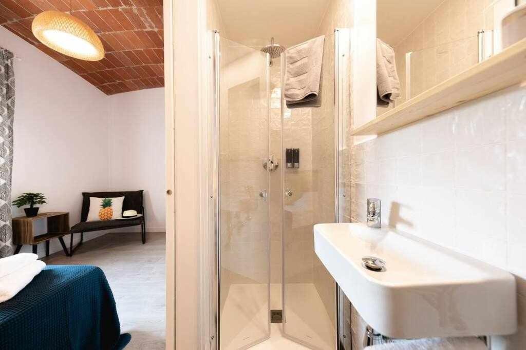 Newly Renovated Room W Pool & Bikeparking خيرونا الغرفة الصورة