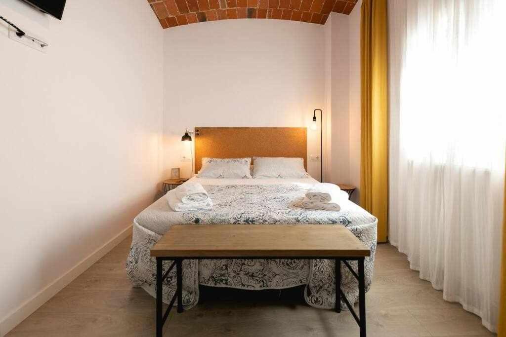 Newly Renovated Room W Pool & Bikeparking خيرونا الغرفة الصورة
