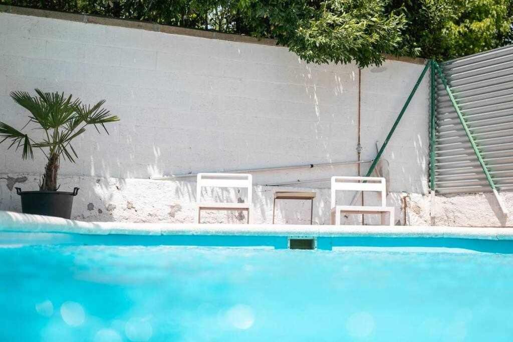 Newly Renovated Room W Pool & Bikeparking خيرونا الغرفة الصورة
