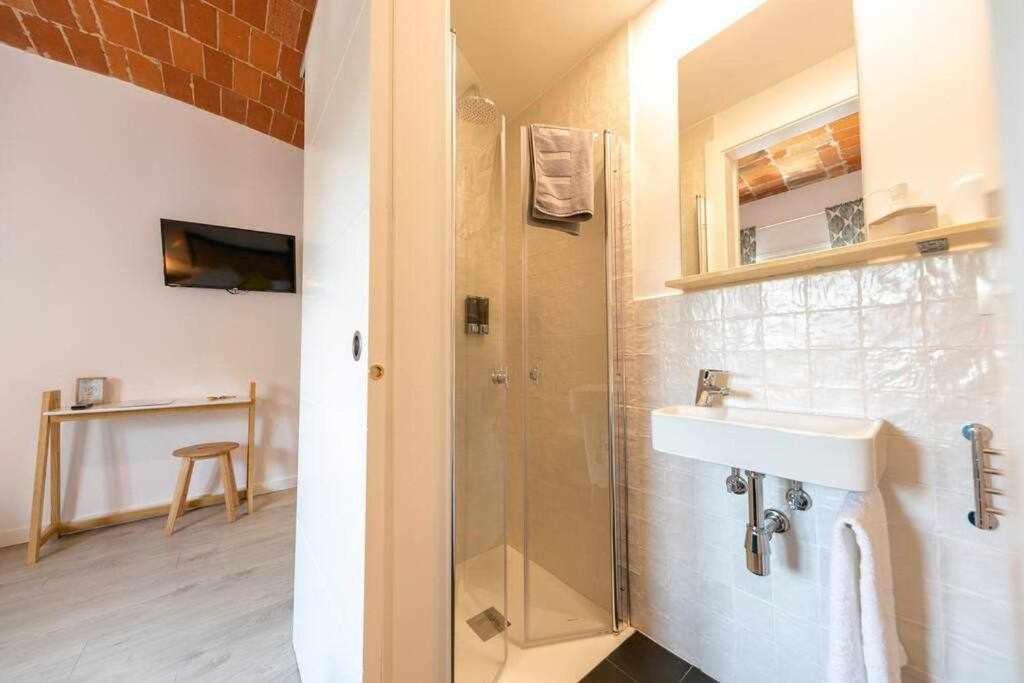 Newly Renovated Room W Pool & Bikeparking خيرونا الغرفة الصورة