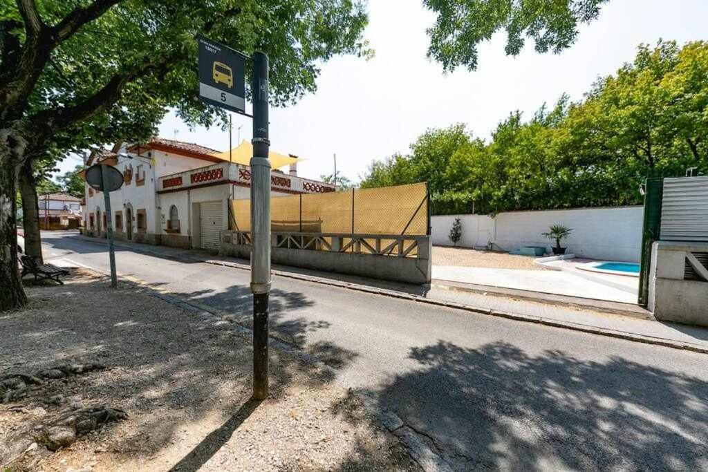 Newly Renovated Room W Pool & Bikeparking خيرونا الغرفة الصورة