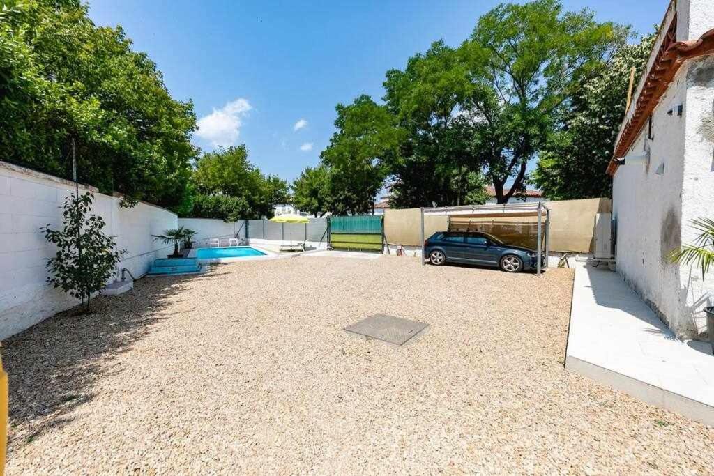 Newly Renovated Room W Pool & Bikeparking خيرونا الغرفة الصورة